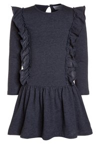 Tmavě šedé dlouhé šaty s řasenými detaily po stranách a rozšířeným lemem. Mají kulatý výstřih a uzávěr ve tvaru klíčové dírky na zádech.