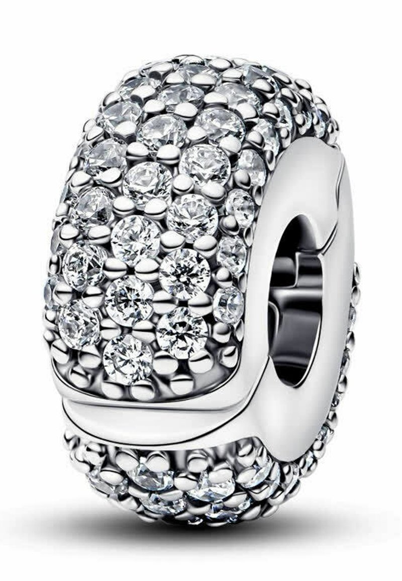 Bead in argento decorato con numerosi cristalli trasparenti a taglio rotondo che creano una superficie scintillante e texture.