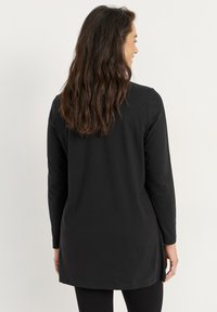 Cellbes of Sweden WITH POCKETS - Langarmshirt - black solid