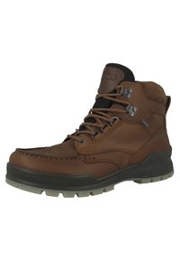 Botas de senderismo de cuero marrón con cuello de tela negra, ojales de metal, suela acolchada y detalles de costura en la punta. Diseño duradero para su uso al aire libre.