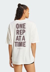 adidas Performance ONE REP AT A TIME  GRAPHIC - Sports T-shirts - chalk white