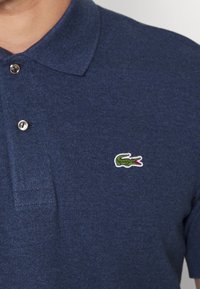 Lacoste Polokošeľa - bleu chine