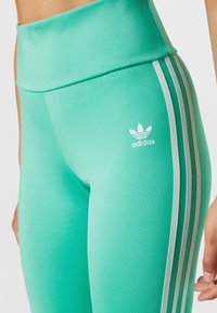 adidas Originals Calções - hi-res green