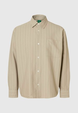 Beige shirt met lange mouwen en smalle verticale strepen, een borstzak, een button-down kraag en witte knopen. Zachte katoenen stof.