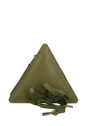 Borsa verde a forma di triangolo in pelle con superficie texturizzata, chiusura con zip e tracolla regolabile coordinata.