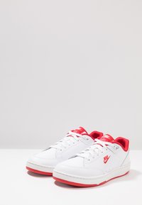 Nike Sportswear GRANDSTAND II - Sportcipő - white/university red