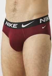 Nike Underwear HIP BRIEF 3 PACK - Slip - blue/red/grey