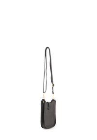 Sort læder crossover taske med en tekstureret overflade, guldfarvede metaldele og justerbar rem. Har en sikker lukning og minimalistisk design.