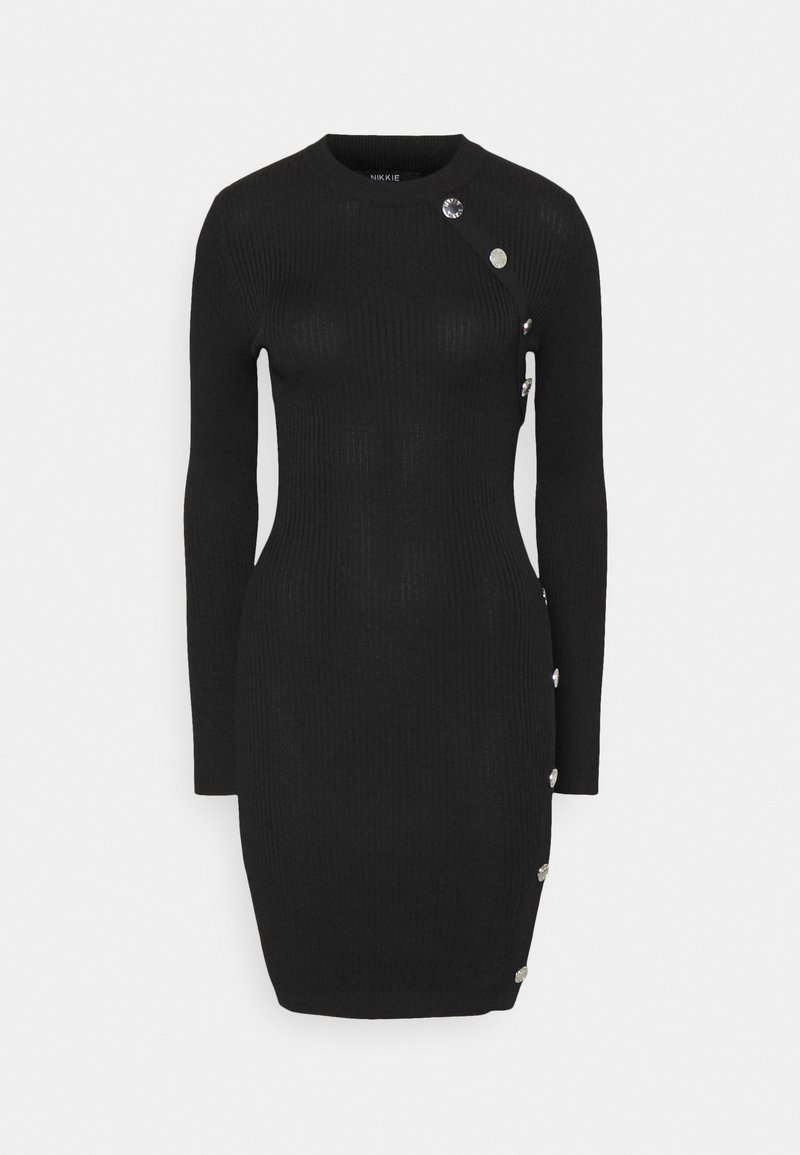 Černé šaty z žebrovaného úpletu s dlouhými rukávy, kulatým výstřihem a dekorativními stříbrnými knoflíky po straně, přiléhavý střih a délka ke kolenům.