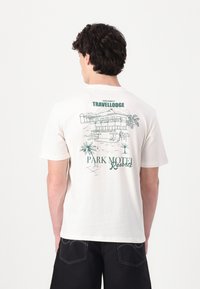 Jack & Jones - JORBRADLEY PARK MOTEL TEE - T-shirt print - cloud dancer Miniatuurafbeelding 1