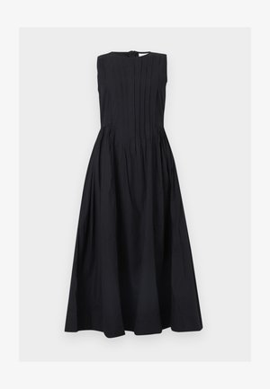 Mustast volditud ülaosaga, ümar kaelusega, vöökoha joondatud ja lehviva seelikuosaga varrukateta keskmise pikkusega kleit, esitatud tasasel valgel taustal.