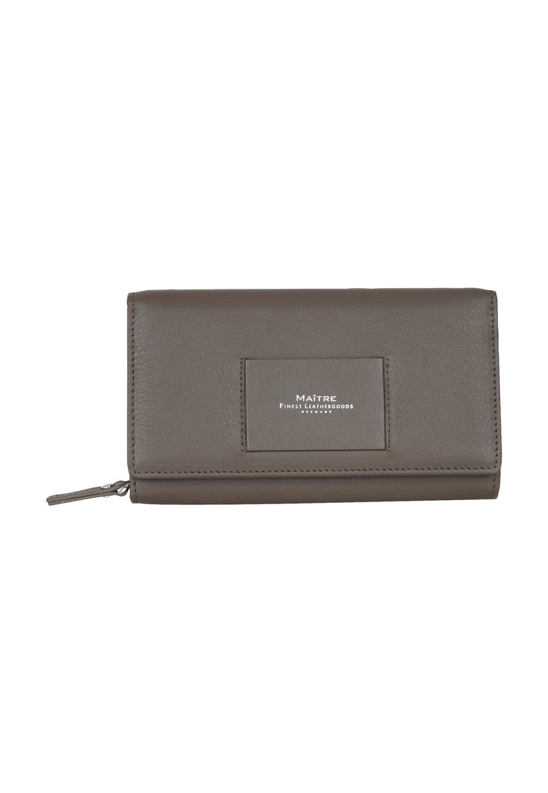 Portefeuille en cuir gris avec une fermeture éclair et une étiquette rectangulaire affichant "MÀITRE FINEST LEATHERGOODS." Design élégant et minimaliste.