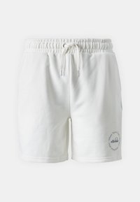 Pantalones cortos de algodón blancos con cintura elástica y cordón ajustable. Presentan bolsillos laterales y un estampado de logo en el muslo izquierdo. Textura suave.
