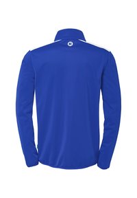 Blauwe lange mouw polo met een witte accent op de schouders en een kraag. Glad textuur, met een logo op de hals.