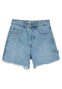 Ljusblå denimshorts med hög midja, fransad fåll och femfickorsdesign med knappstängning fram.