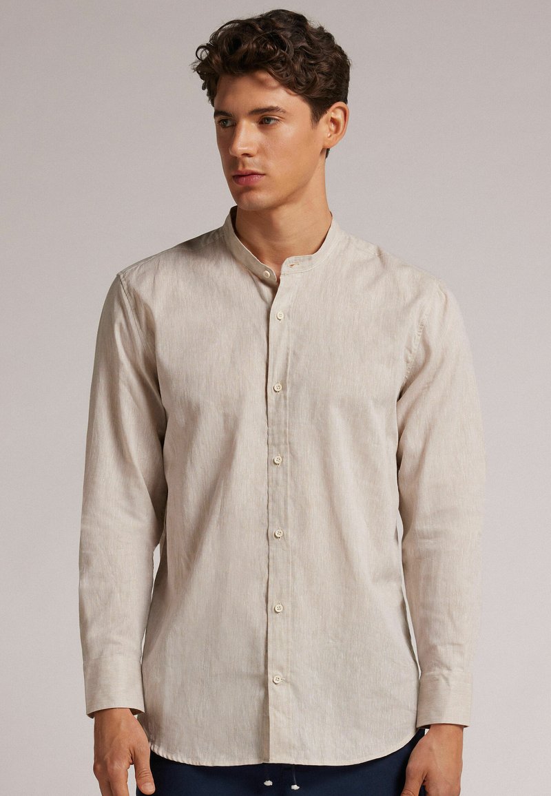 IUMAN Intimissimi Uomo MANDARIN-COLLAR - Camisa - natürlich white linen