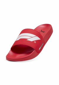 Sandale rouge à glissière avec une large sangle courbée arborant un logo blanc. Fini lisse et mat sur la semelle et la sangle, design ergonomique.