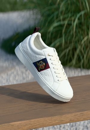 Pier One Baskets basses - white