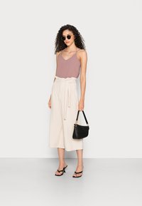 ONLY ONLMETTE STRAP SINGLET - Top - elderberry