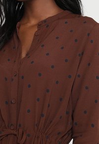 Minimum Abito a camicia - brown