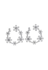 Orecchini a cerchio in argento con design floreali, caratterizzati da piccoli fiori testurizzati e una struttura in filo curvato.