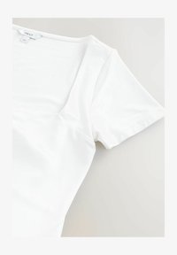 Non selezionato, white