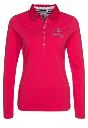 Polo à manches longues rose avec un "J'aime la voile" brodé en bleu clair sur la poitrine, doté d'un col à revers et d'une patte de boutonnage.