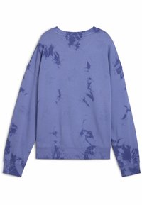 Felpa tie-dye viola con vestibilità ampia, maniche lunghe e scollo largo. Il tessuto presenta diverse sfumature e motivi.