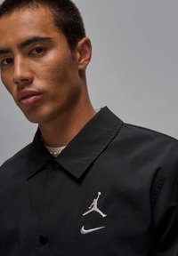Jordan Let jakke / Sommerjakker - black/white/lt smoke grey
