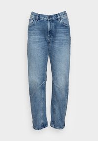 Ljust blå denimjeans med rak benstil, med fem fickor, knap- och dragkedjestängning, samt ljusavblekning för textur.