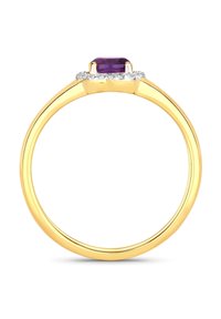 Goldring mit einem rechteckigen lila Edelstein, umgeben von kleinen klaren Steinen. Glatter Ring mit polierter Oberfläche.