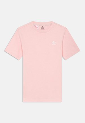 Világos rózsaszín Adidas rövid ujjú póló, bal mellrészen kis fehér Adidas logóval, fehér háttéren bemutatva.