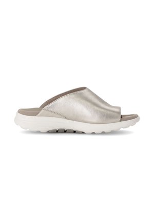 Zilveren instapsandaal met open neus, gevoerde binnenzool en witte, gestructureerde rubberen zool voor dagelijks gebruik.