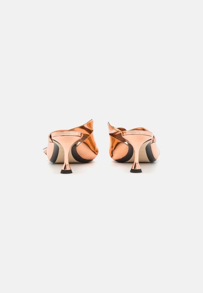 N°21 MULES - Mules à talons - copper