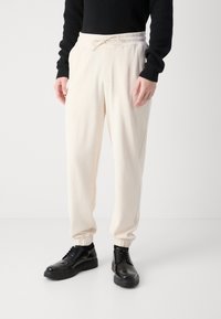BOSS LARSEN - Auduma bikses - open white