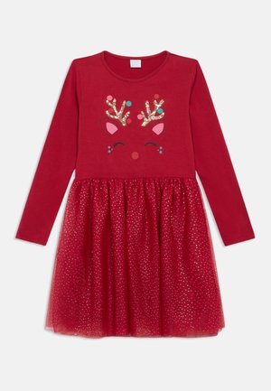 Rood langetermijnjurk met een rendier gezicht, hoorns, roze oren en gouden sprankelende accenten. Tulle rok met een gouden stippenpatroon.