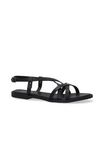 Schwarze Ledersandalen mit mehreren überkreuzten Riemen, einer flachen Sohle und einem verstellbaren Knöchelriemen. Merkmale ein elegantes, minimalistisches Design.