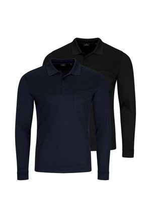 Due polo a maniche lunghe, una blu navy e una nera, ciascuna con una tasca sul petto sinistro e colli con bottoni.