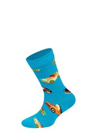 Lys blå sok med farverige, retro bilmønstre spredt over det hele. Sokken vises oprejst mod en hvid baggrund.