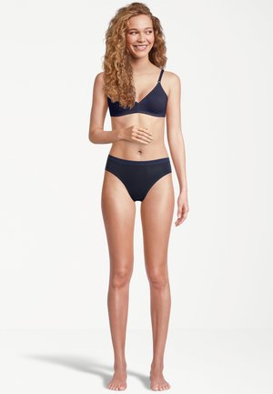 Marineblaues BH- und Slip-Set aus glattem Stoff. Der BH hat verstellbare Träger und ein V-Ausschnitt-Design; die Slips haben einen einfachen Taillenbund.