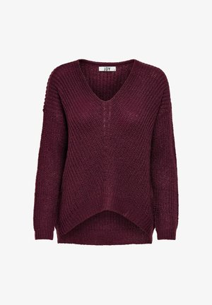 Pull en tricot bordeaux avec un col en V, coupe loose et manches longues. Présente un motif texturé et un ourlet asymétrique. Étiquette de marque "JDY" visible.