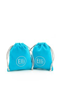 Set di due borse a sacco turchesi realizzate in tessuto morbido. Ognuna presenta un logo bianco che recita "Elli by Julie & Grace" sul davanti.