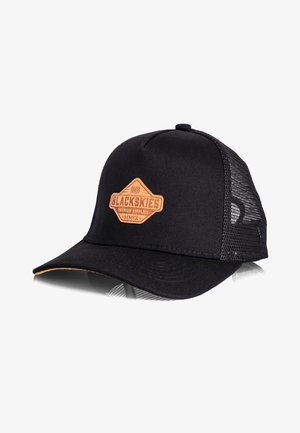 Fekete baseball sapka hálós hátsó résszel, elöl egy világosbarna bőr nagyítólap található, melyen a "BLACKSKIES PREMIUM SUPPLIES MMIX" felirat szerepel.