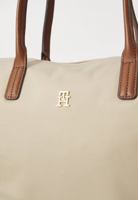 Tommy Hilfiger POPETTE TOTE - Geantă de pânză - sandalwood