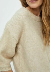 Thumbnail Image 5
