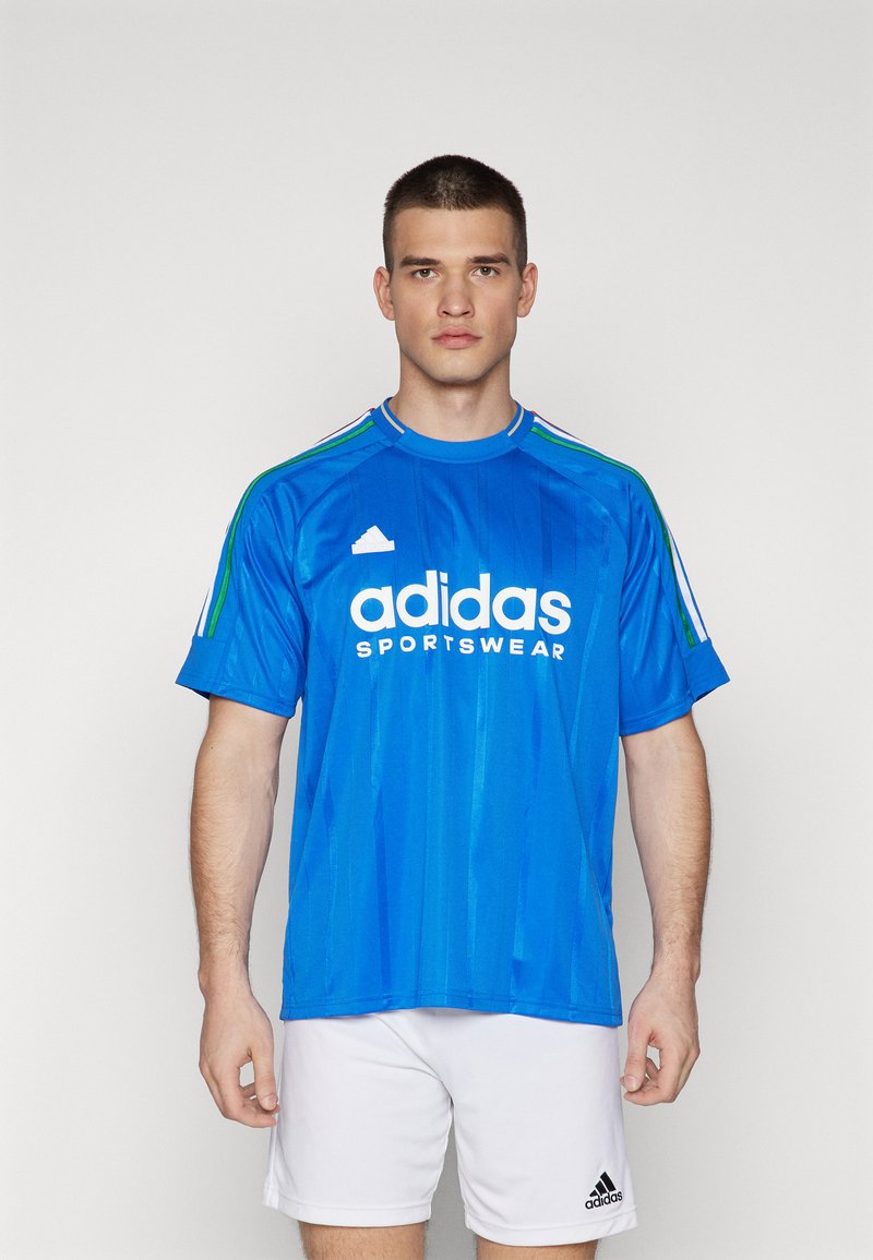 adidas Sportswear HOUSE OF TIRO NATIONS PACK - Marškinėliai su spaudiniu - blue/white/red/green