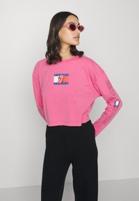 Vero Moda VMGOLD NEEDLE TROUSERS - Calças - black