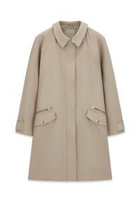 Trench-coat beige longueur genou avec un col pointu, boutons cachés sur le devant, poches zippées et à rabat avec fermetures pression, et manches longues.