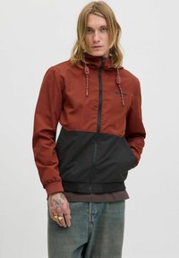 Jack & Jones JJERUSH HOOD - Träningsjacka - burnt henna