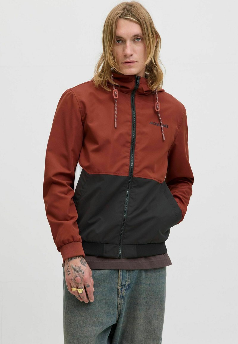 Jack & Jones JJERUSH HOOD - Träningsjacka - burnt henna